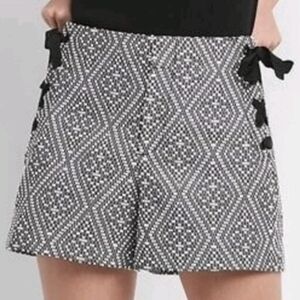 GAP Black and White Patterned Women's Highwaited Lace Up Shorts